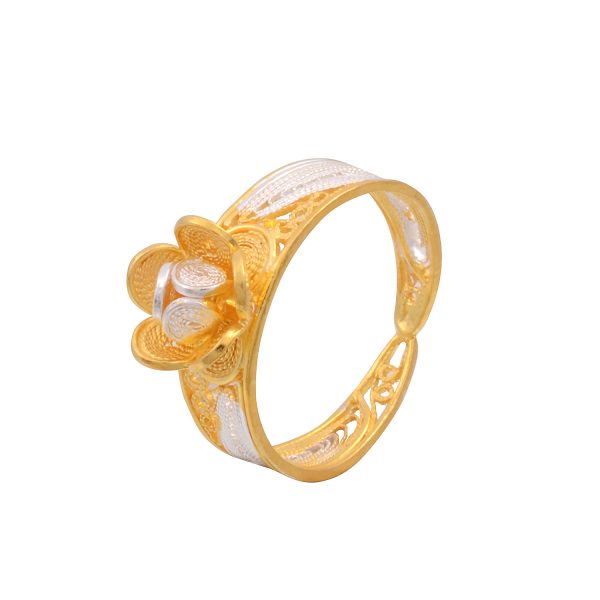 Filigree Two Tone Small Flower On top Ring